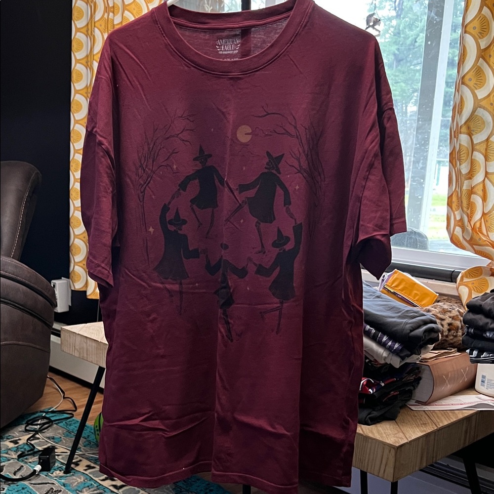 NWOT American Eagle Halloween Witch Graphic Maroon T-Shirt